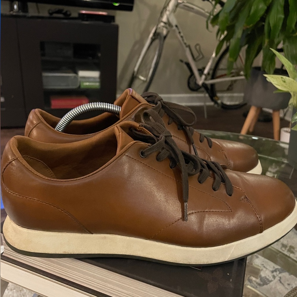 Alfani brown casual sneakers, white sole great condition!
